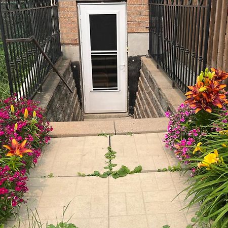 Spacious 2 Bedroom Guest Suite Toronto Exteriör bild